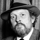 William Rushton als Bennet