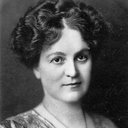 Helen Lindroth als Nurse Russell
