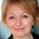 Liz Izen als Glinda Fan (uncredited)