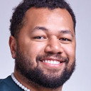 Joe Daymond als Host