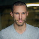 Justin Fortier als Hooded Man