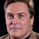 Andrew S. Harper als Security Director