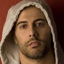 Sam Sabbah als Scary Local