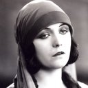 Pola Negri als Yvette