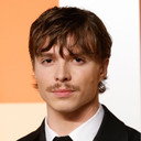 Nicholas Alexander Chavez als Lyle Menendez