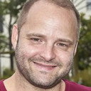 Lars Rasmussen als Sig selv