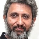 Neeraj Kabi als Sanjay Suri