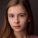 Brooklyn Shuck als Young Essie