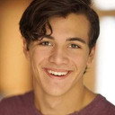 Connor Jones als Santiago