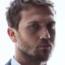 Aras Bulut İynemli als İhsan