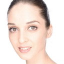 Victoria Yakusheva als Couple in Claret Red