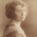 Gudrun Houlberg als Flora - the Goddaughter