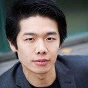 Yung Ngo als Kellner