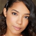 Samantha L Thomas als Bookstore Owner