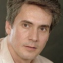 Miguel Ayones als Max