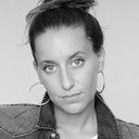 Anaïs Volpé als Siana