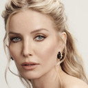 Annabelle Wallis als Mia Form