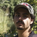 Pedro Augusto Machado als Narrator