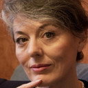 Nathalie Charade als Sœur Hélène
