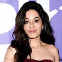 Mreenal Deshraj als Jhanvi Singh Oberoi