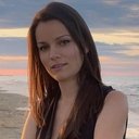 Desislava Kondova als Jolie fille avec le chien