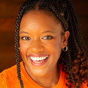 Queen Noveen als Self - Announcer (voice)