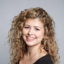 Sandra Naum als Local girl