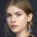 Eve Connolly als Van