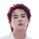 Duy Khánh Zhou Zhou als MC chương trình ca nhạc