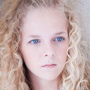 McKenzie Applegate als Vickie Ellis