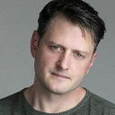 Gregory Morley als Officer Pete