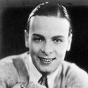 Cleve Moore als Lieutenant Kiss