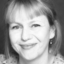 Delphine Bibet als La directrice