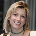 Claire Goose als Alice