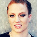 Jess Glynne als Self