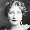 Vera Lewis als Head Nurse (uncredited)