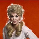 Donna Douglas als Woman on Sidewalk (uncredited)