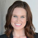 Stephanie Wyatt als Bartender