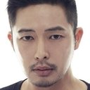 Song Dong-hwan als Squad Commander