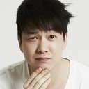 Lee Min-woong als Korean Embassy Employee 1