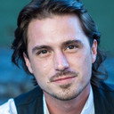 Tristan McKinnon als Bobby