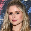 Erin Moriarty als Kelly