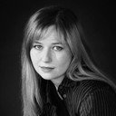 Livvy Hill als Máire