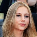 Romy Mars als Young Laura (voice) (uncredited)