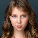 Adelyn Bruce als Bella