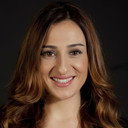 Derya Karadaş als Zerrin İffet