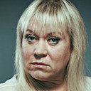 Tina Malone als Mimi Maguire