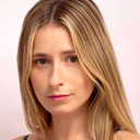 Camila Outon als Pía Zanetti