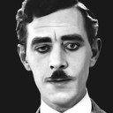 Eddie Boland als The Obliging Gentleman