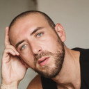 Simon Davalos als Abel